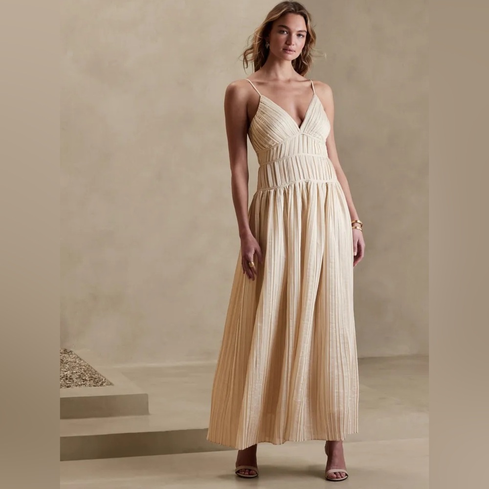 NWT Banana Republic Ivory Prom Wedding Pleated Gown Size 6 (Adjustable Straps)